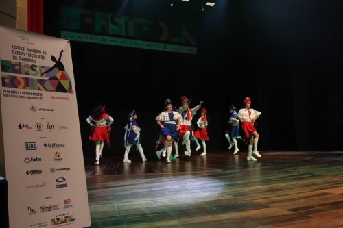 GRUPO-DE-PESQUISAS-E-PROJECOES-FOLCLORICAS-GUARARAS-–-Belo-Horizonte-–-MG-Foto-Marcelo-Martins-20