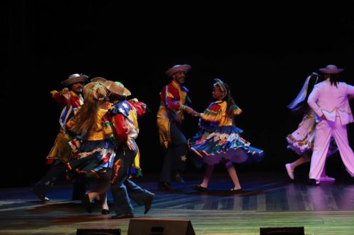 GRUPO-DE-PESQUISAS-E-PROJECOES-FOLCLORICAS-GUARARAS-–-Belo-Horizonte-–-MG-Foto-Marcelo-Martins-34 (1)