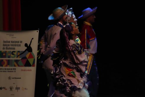 GRUPO-DE-PESQUISAS-E-PROJECOES-FOLCLORICAS-GUARARAS-–-Belo-Horizonte-–-MG-Foto-Marcelo-Martins-43 (1)