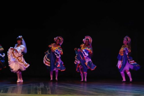 GRUPO-DE-PESQUISAS-E-PROJECOES-FOLCLORICAS-GUARARAS-–-Belo-Horizonte-–-MG-Foto-Marcelo-Martins-64 (1)