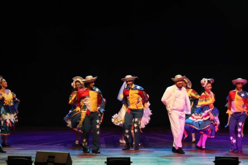 GRUPO-DE-PESQUISAS-E-PROJECOES-FOLCLORICAS-GUARARAS-–-Belo-Horizonte-–-MG-Foto-Marcelo-Martins-80 (1)