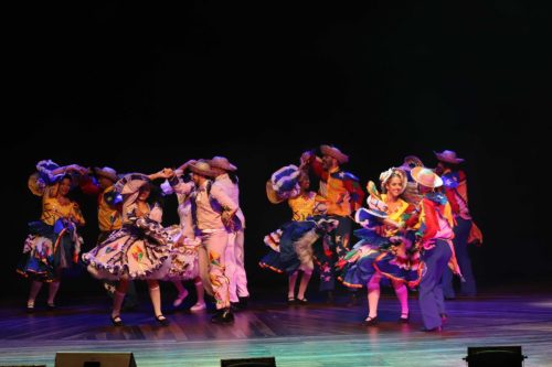 GRUPO-DE-PESQUISAS-E-PROJECOES-FOLCLORICAS-GUARARAS-–-Belo-Horizonte-–-MG-Foto-Marcelo-Martins-86 (1)