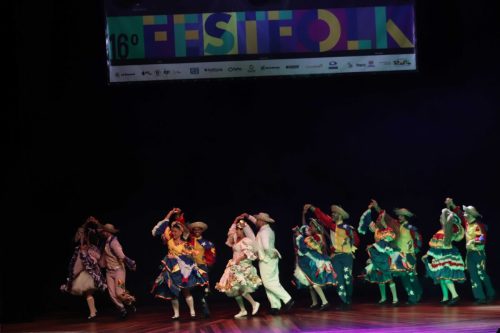 GRUPO-DE-PESQUISAS-E-PROJECOES-FOLCLORICAS-GUARARAS-–-Belo-Horizonte-–-MG-Foto-Marcelo-Martins-87 (1)