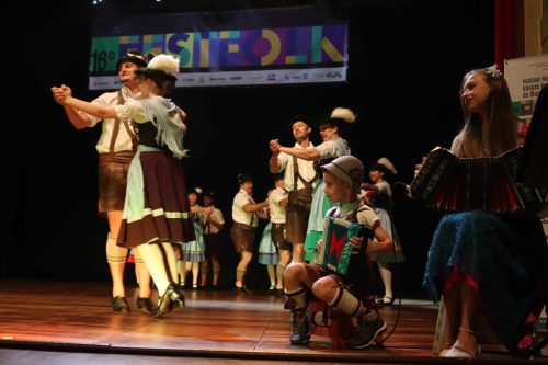 GRUPO-FOLCLORICO-ALPINO-GERMANICO-–-Pomerode-–-SC-Foto-Marcelo-Martins-36